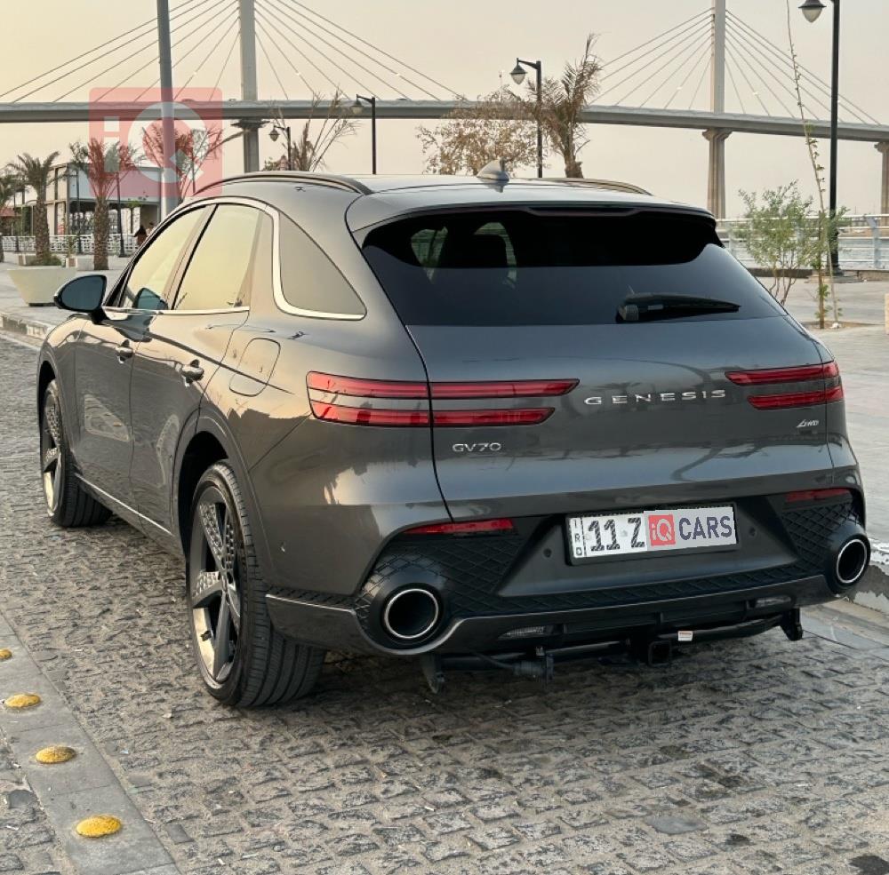 جێنسس GV70